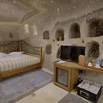 Hera Cave Hotell 3*