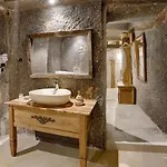 Hera Cave Hotell 3*