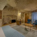 Hera Cave Hotell 3*