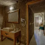 Hera Cave Hotell 3*