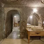 Hera Cave Γκόρεμε