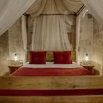 Hera Cave Hotell 3*