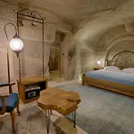 Hera Cave Hotell