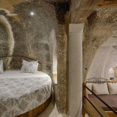 赫拉凯弗套房酒店 3*