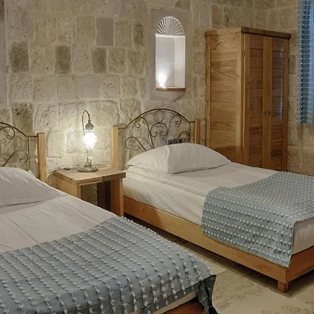 赫拉凯弗套房酒店 3*