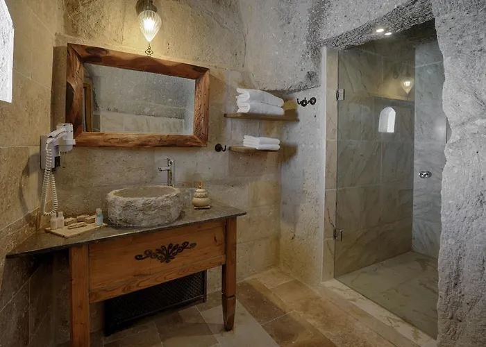 Hera Cave גורמה