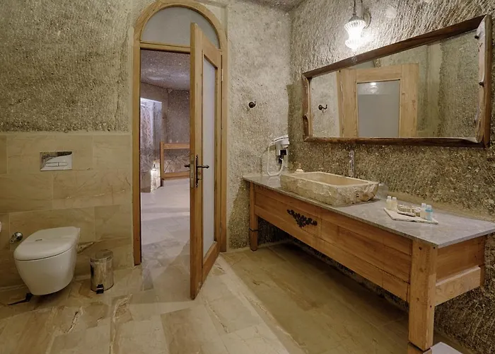 Hera Cave גורמה