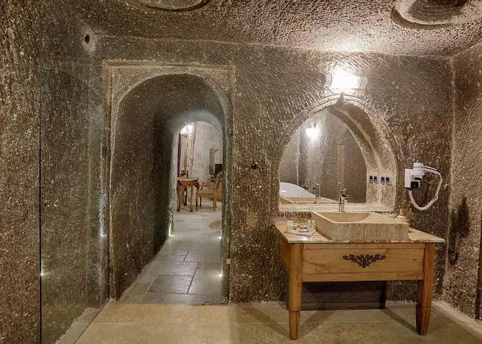 Hera Cave גורמה