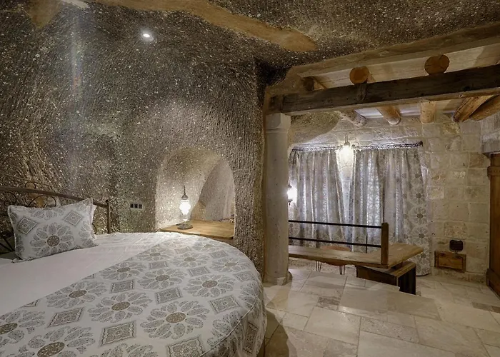 Hera Cave גורמה