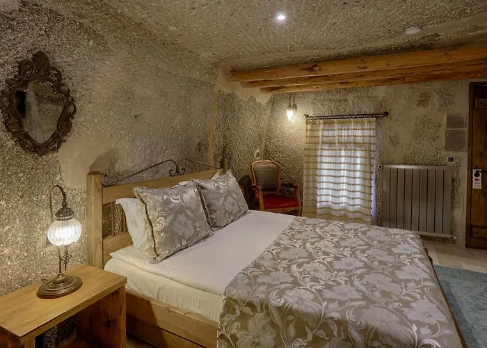 Hera Cave גורמה